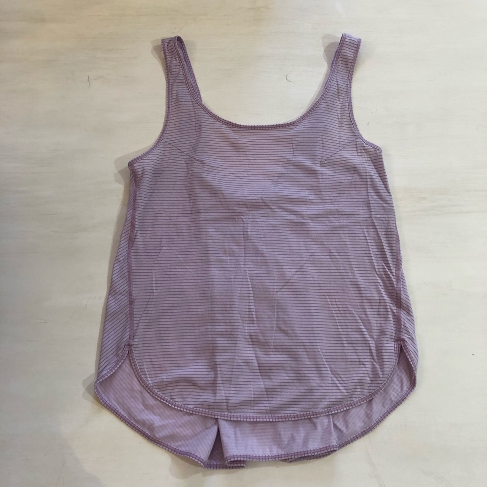 Lululemon women’s light purple tank top